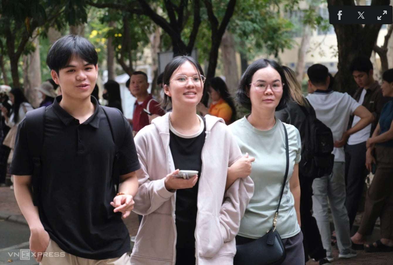 Thí sinh thi đánh giá năng lực của Đại học Quốc gia Hà Nội (HSA) hôm 15/3. Ảnh:&nbsp;Dương Tâm