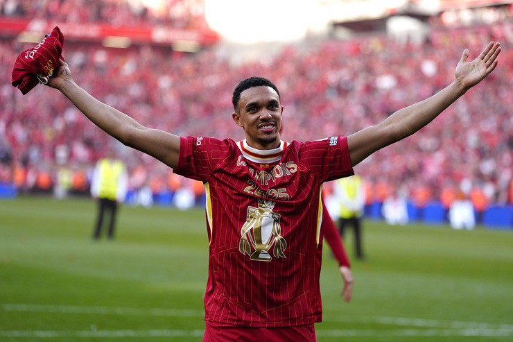 Arnold xác nhận rời Liverpool