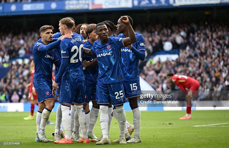 Chelsea đã có màn trình diễn ấn tượng trước tân vương Liverpool