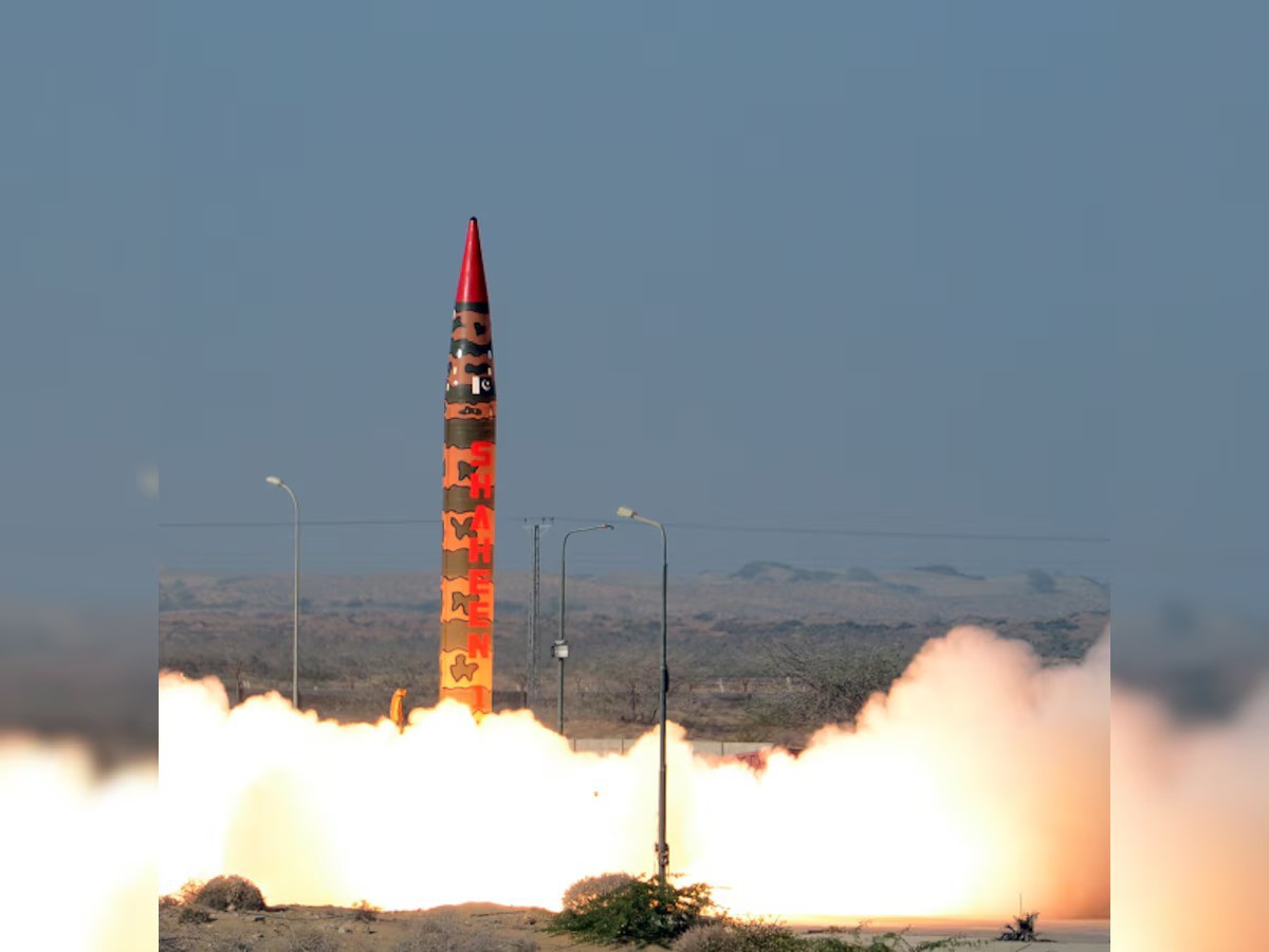Tên lửa đạn đạo đất đối đất Shaheen -1A của Pakistan (ảnh: Reuters)