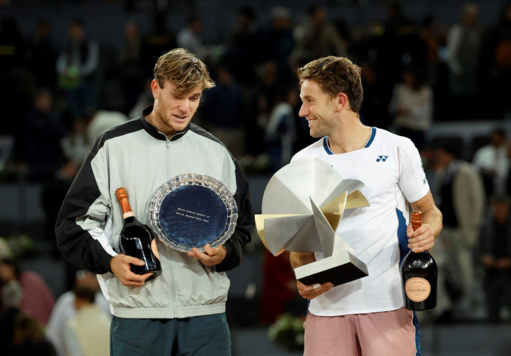 Draper (bên trái) và Ruud (bên phải) thăng tiến sau trận chung kết Madrid Open 2025