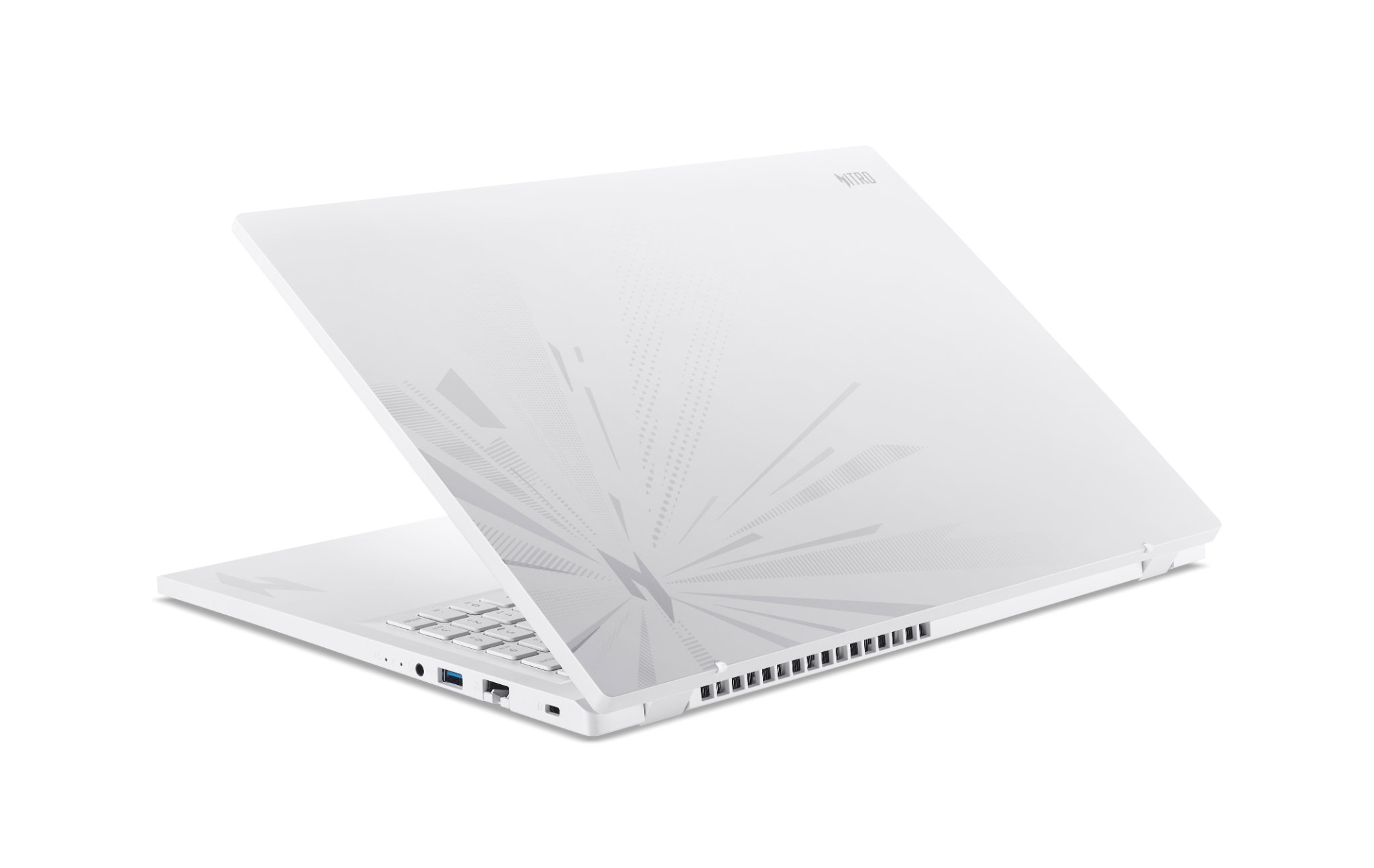 Nitro Lite 16 được thiết kế phủ trắng ngọc trai hoàn toàn, mang lại nét tinh tế và hiện đại