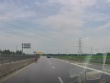 Kinh hoàng cảnh người đi xe máy phóng ngược chiều như bay trên cao tốc