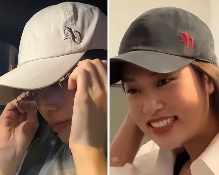 Kỳ Duyên và Thiên Ân cùng sử dụng mũ ADLV với logo thêu ở góc, nhưng chọn màu sắc khác nhau.