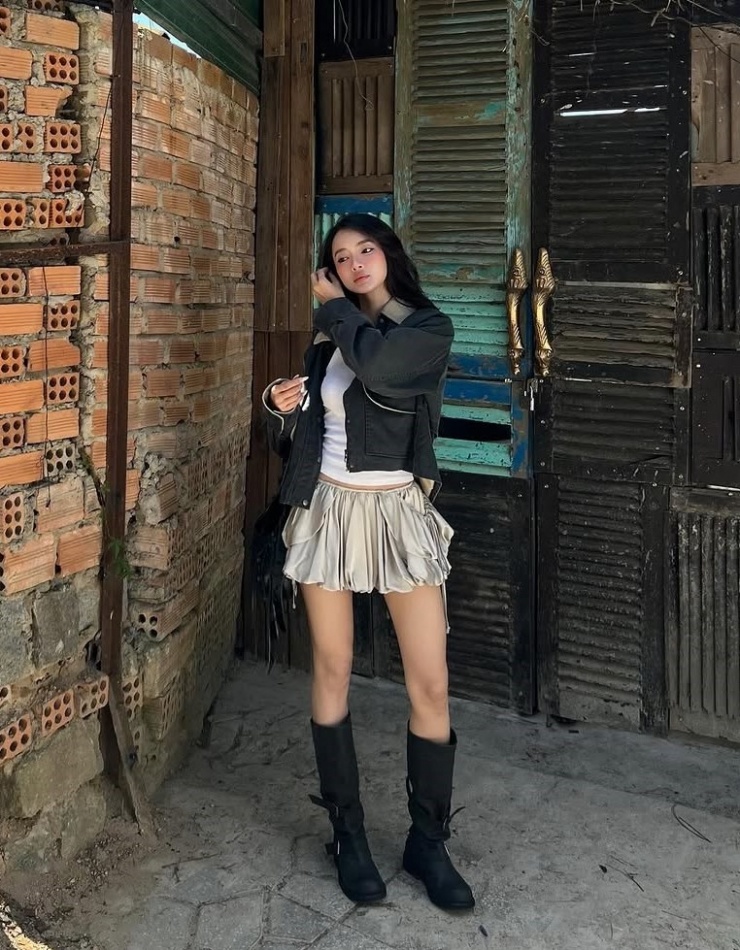 Trên Instagram, Threads, TikTok, nhiều cô gái kết hợp chúng cùng cardigan, tank top, áo phông mini, đem đến vẻ trẻ trung, tinh nghịch. Ảnh: Instagram Alma