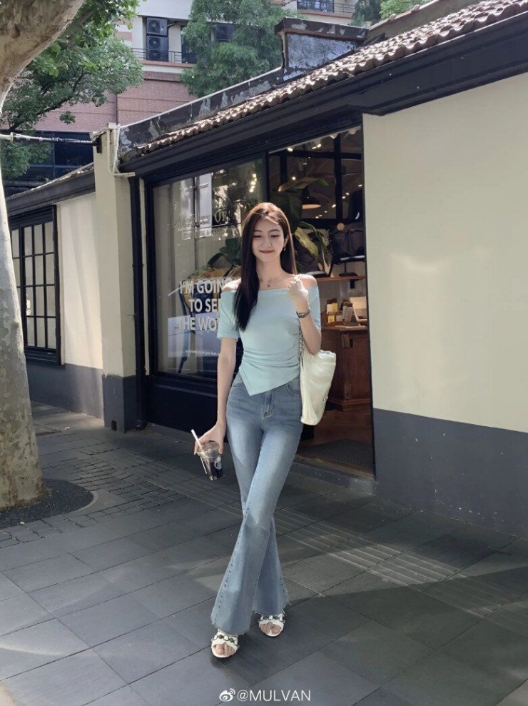 4 kiểu quần jeans "hack" dáng cực đỉnh cho người thấp: Tỷ lệ cơ thể chuẩn chỉnh chỉ trong tích tắc - 2