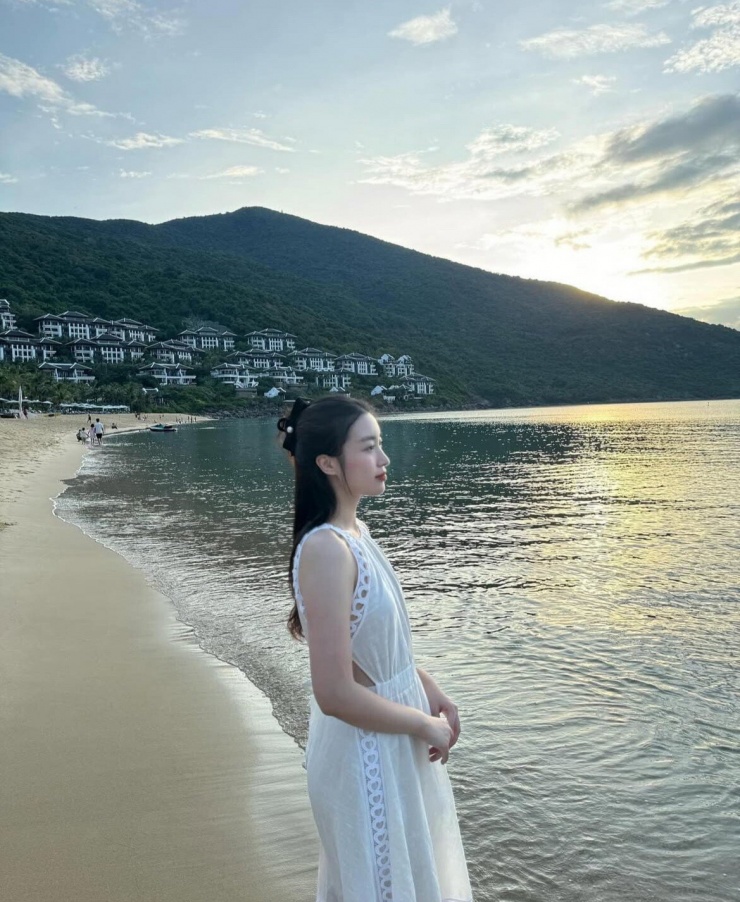 Là phu nhân chủ tịch đời thực nhưng Hoa hậu Đỗ Mỹ Linh vẫn chăm mặc đồ giá rẻ, vẫn đẹp như hàng hiệu xa xỉ - 8