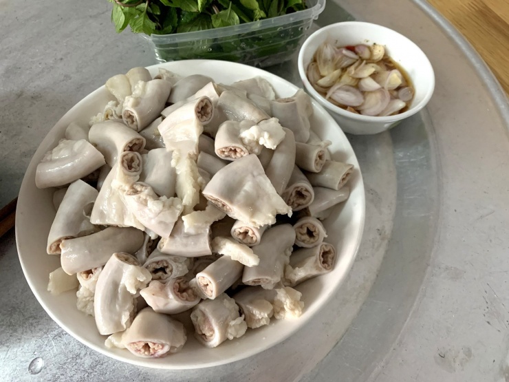 Gần 20 năm, chị Yến chỉ mua được lòng se điếu vài lần. Ảnh: Nguyễn Yến