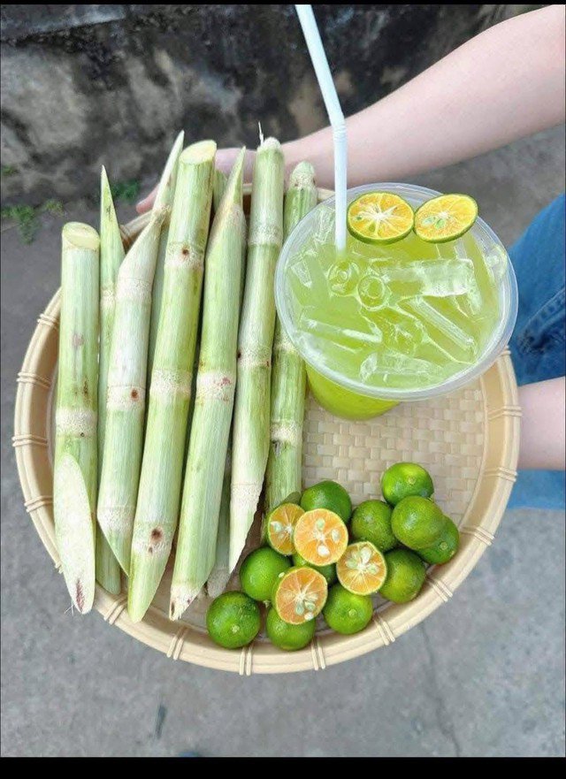 Nước mía vắt thanh quất là món nước uống khoái khẩu của nhiều người.