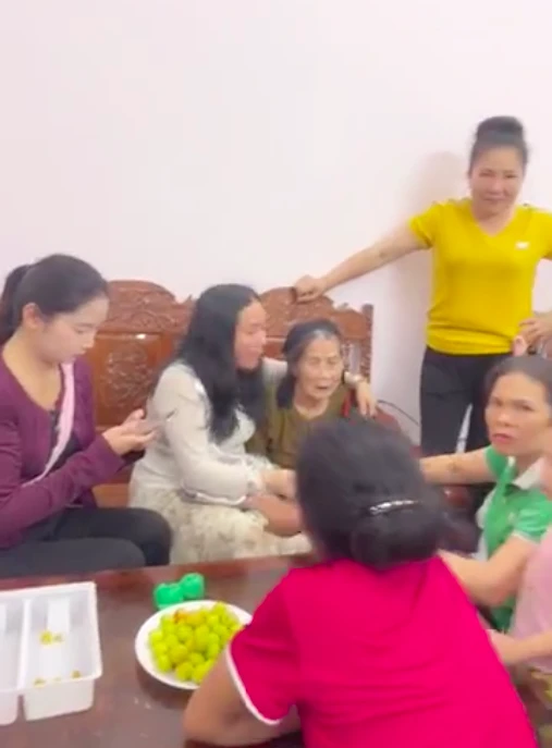 Nhiều năm xa quê, chị Toàn đã không còn nhớ tên nhiều hàng xóm năm xưa. Ảnh chụp màn hình