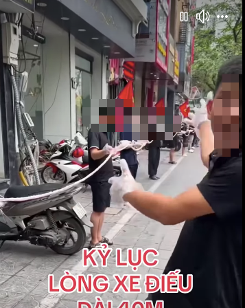 Bộ lòng se điếu được một tài khoản mạng xã hội đăng tải giới thiệu dài 40 m. Ảnh chụp màn hình
