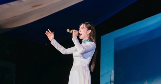 "Viết tiếp câu chuyện hòa bình" gây bão mạng, D...