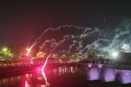 Dân mạng nói gì sau lần thứ 3 đơn vị  " khai hỏa "  súng thần công xin lỗi?