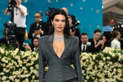 Các thiết kế  " nghệ thuật may đo "  cao cấp tỏa sáng ở Met Gala 2025