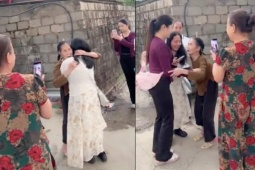 Sau 35 năm lưu lạc, con trở về bế mẹ 94 tuổi trong vòng tay