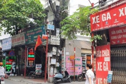 Nam thanh niên nghi ngáo đá chém nhiều người nhập viện ở Hà Nội