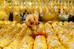 Nóng nhất trong ngày: Giá vàng tăng như vũ bão; Bánh nhà nghèo giờ thành đặc sản được săn lùng