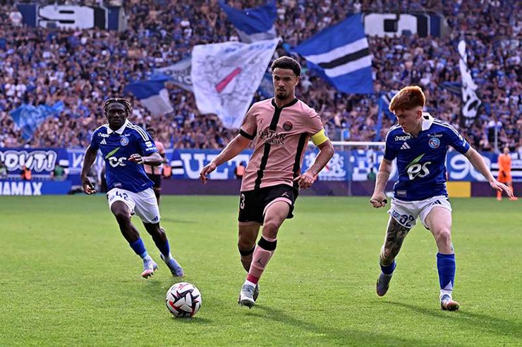PSG (áo hồng) dốc toàn lực cho mặt trận châu Âu