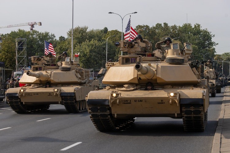 Xe tăng Abrams&nbsp;của Mỹ trong một cuộc diễu hành ở Ba Lan năm 2024. Ảnh: Getty