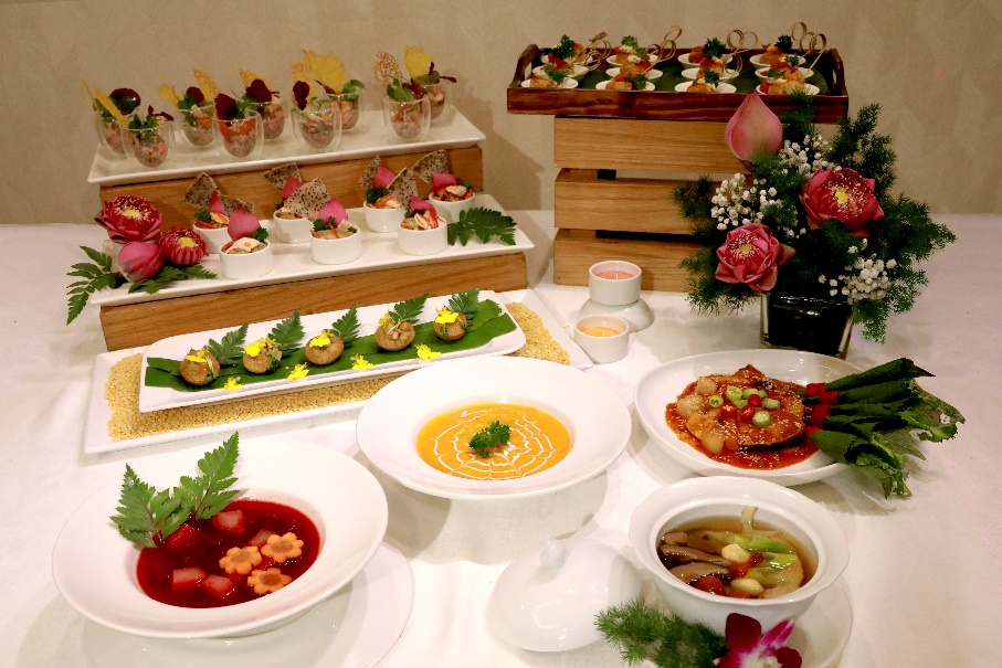Buffet chay quy tụ nhiều món chay Việt Nam và các quốc gia khác.