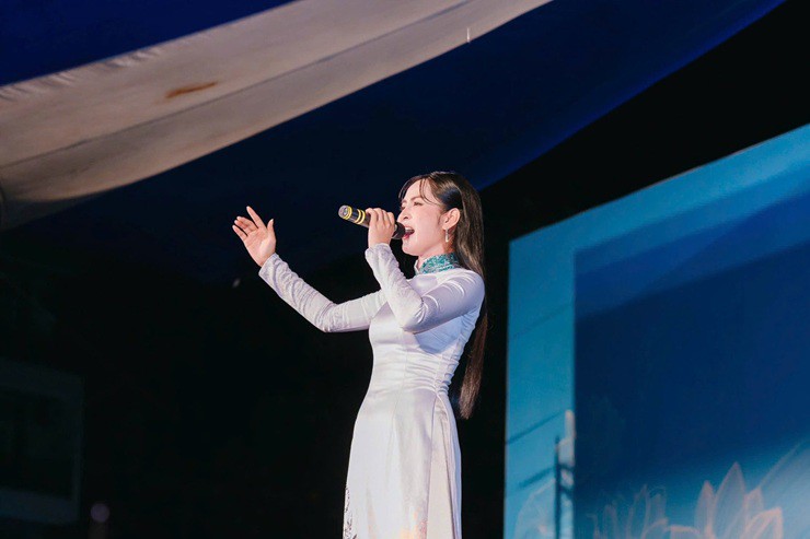 Nguyễn Duyên Quỳnh là người hát bản gốc ca khúc “Viết tiếp câu chuyện hòa bình” do nhạc sĩ&nbsp; Nguyễn Văn Chung sáng tác