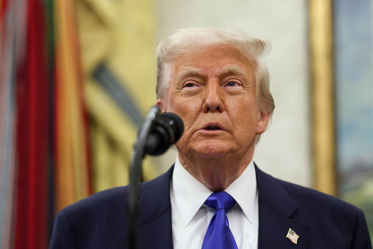 Tổng thống Mỹ Donald Trump làm việc ở Nhà Trắng vào ngày 5/5/2025. Ảnh: Reuters.