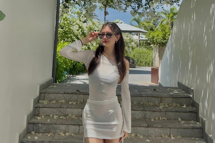 Trên trang cá nhân, Đặng Thanh Giang - em gái thủ môn Đặng Văn Lâm chia sẻ hình ảnh gợi cảm trong chuyến đi chơi dịp nghỉ lễ.