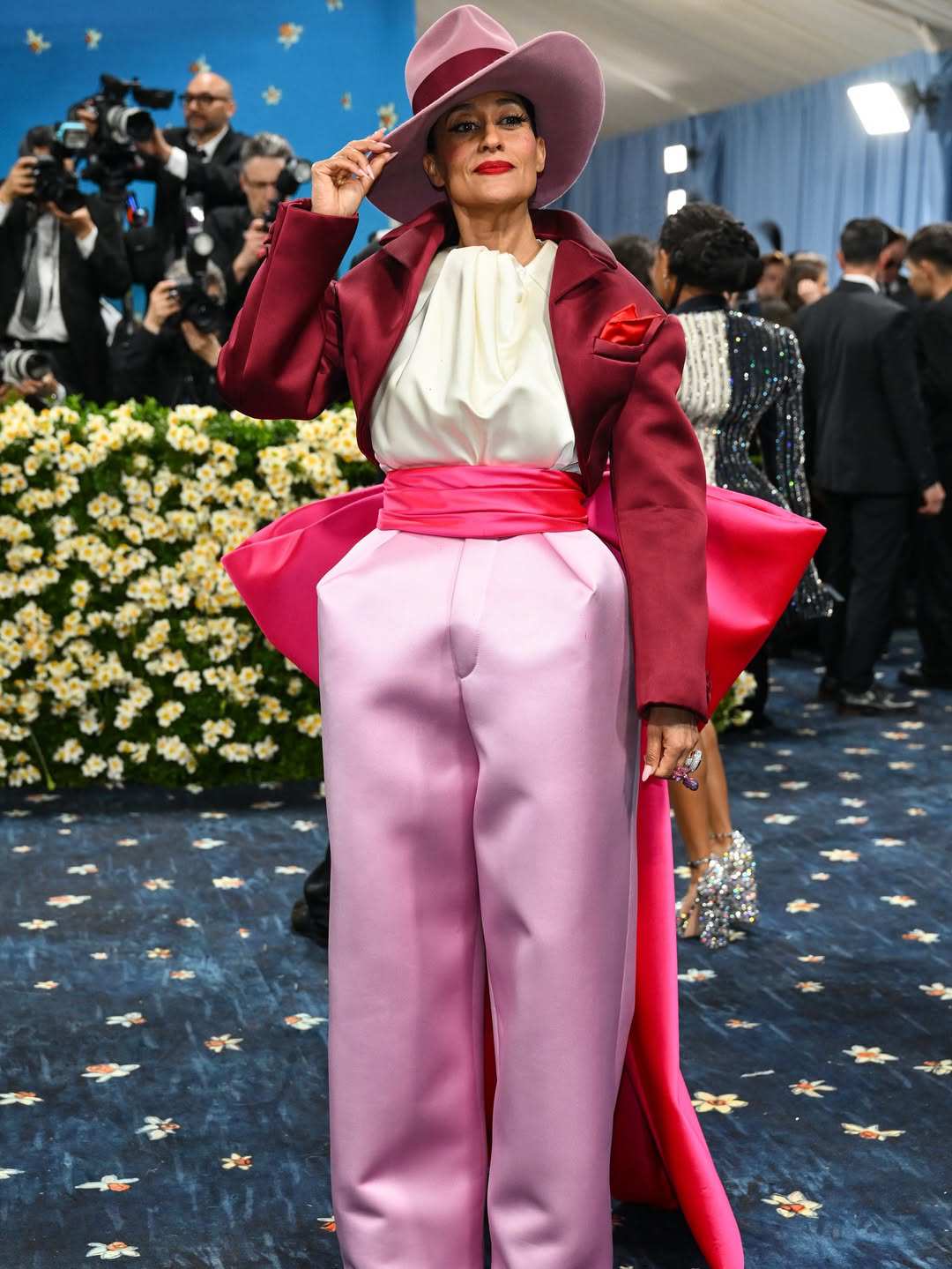 Các thiết kế "nghệ thuật may đo" cao cấp tỏa sáng ở Met Gala 2025 - 4