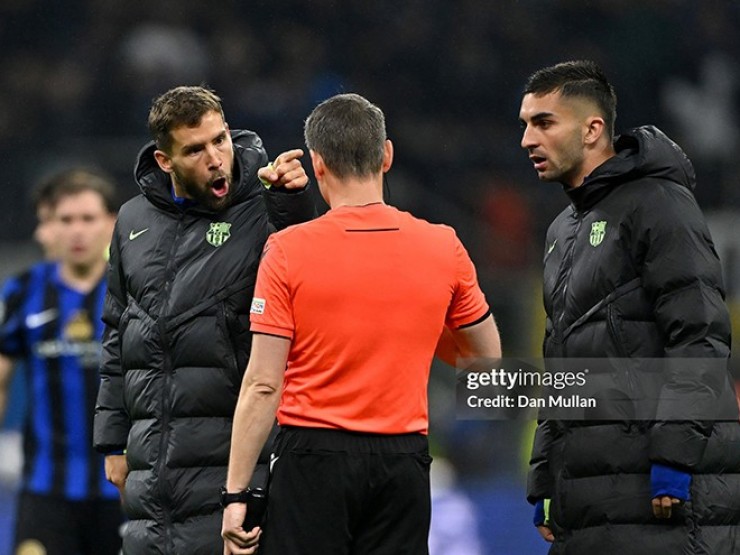 Sao Barcelona bị nghi "phun mưa" vào đối thủ, đối diện án phạt