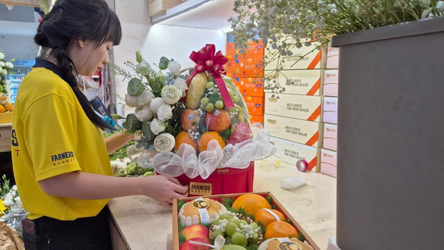 Giỏ trái cây đặc biệt cho Đại lễ Vesak. Ảnh: AN NA