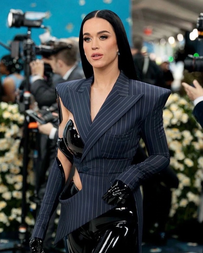 Những kiểu tóc độc đáo đầy ấn tượng tại Met Gala 2025