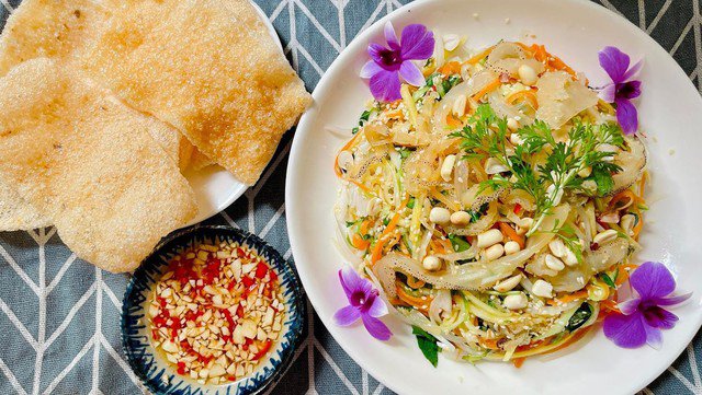 Sứa biển là một trong những loại hải sản được nhiều người ưa thích và có thể chế biến rất nhiều món ăn ngon.