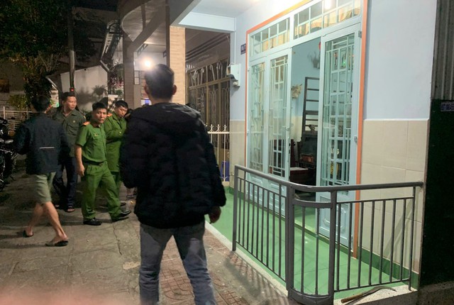 Cơ quan Công an đang khám nghiệm hiện trường phục vụ công tác điều tra. Ảnh Hải Đường