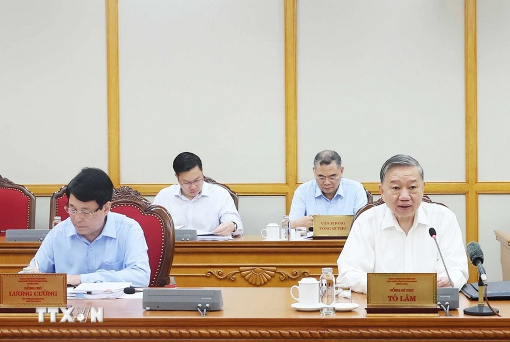 Tổng Bí thư Tô Lâm chủ trì phiên họp Bộ Chính trị, Ban Bí thư ngày 3-5 về tình hình, tiến độ thực hiện sắp xếp tổ chức bộ máy. Ảnh: TTXVN