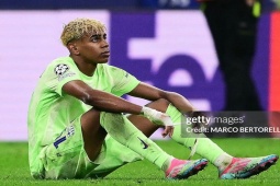 Bóng đá - Barcelona tan mộng Cúp C1: Phòng ngự như mơ ngủ, Yamal không gánh nổi