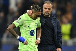 HLV Flick tố trọng tài thiên vị Inter, Barca bị loại khỏi Cúp C1 không công bằng