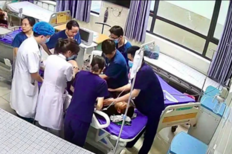 Đề nghị xử phạt hành chính người đạp vào bụng điều dưỡng khi đang cấp cứu