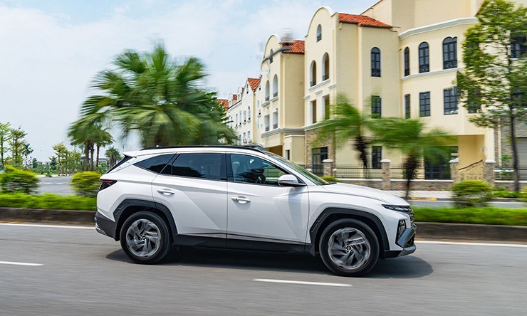 Giá xe Hyundai Tucson niêm yết và lăn bánh tháng 5/2025 - 19