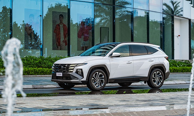 Giá xe Hyundai Tucson niêm yết và lăn bánh tháng 5/2025 - 1