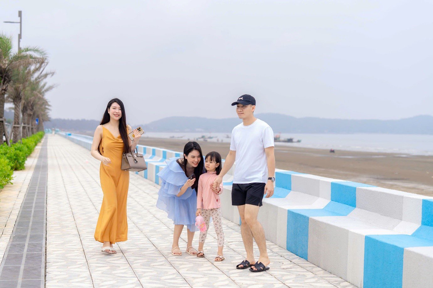 Dạo bộ bên Đại lộ biển Festa - còn gì tuyệt vời hơn nữa