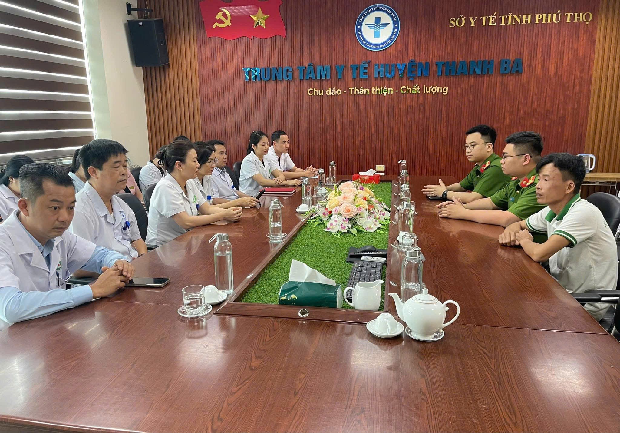 Người đàn ông hành hung nhân viên y tế khi đang cấp cứu bệnh nhi ngày 25/4 tại huyện Thanh Ba, Phú Thọ đã công khai xin lỗi các y, bác sĩ.