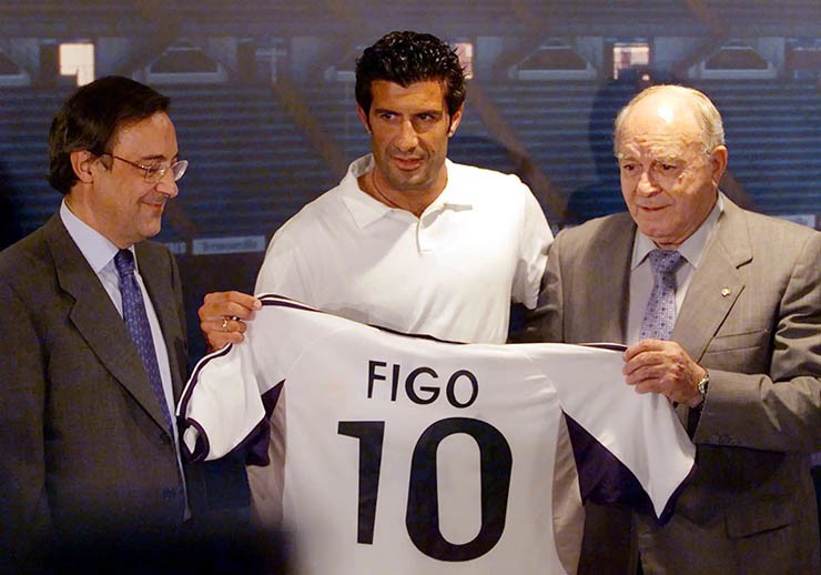 Vụ đào tẩu của Figo từ Barca sang Real là một trong những khoảnh khắc đáng nhớ bóng đá Tây Ban Nha