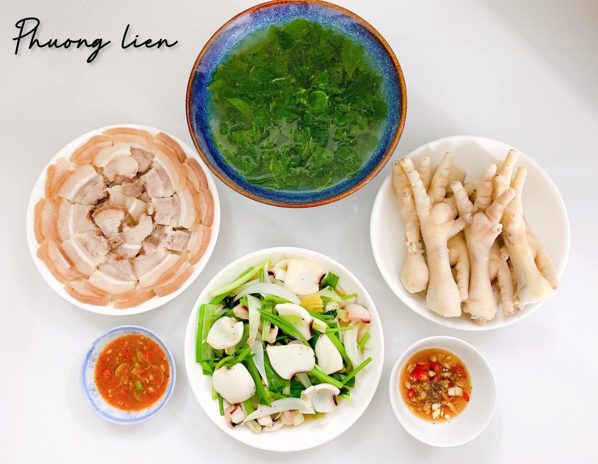 Thịt luộc - Chân gà luộc - Mực xào cần tỏi - Canh rau ngót