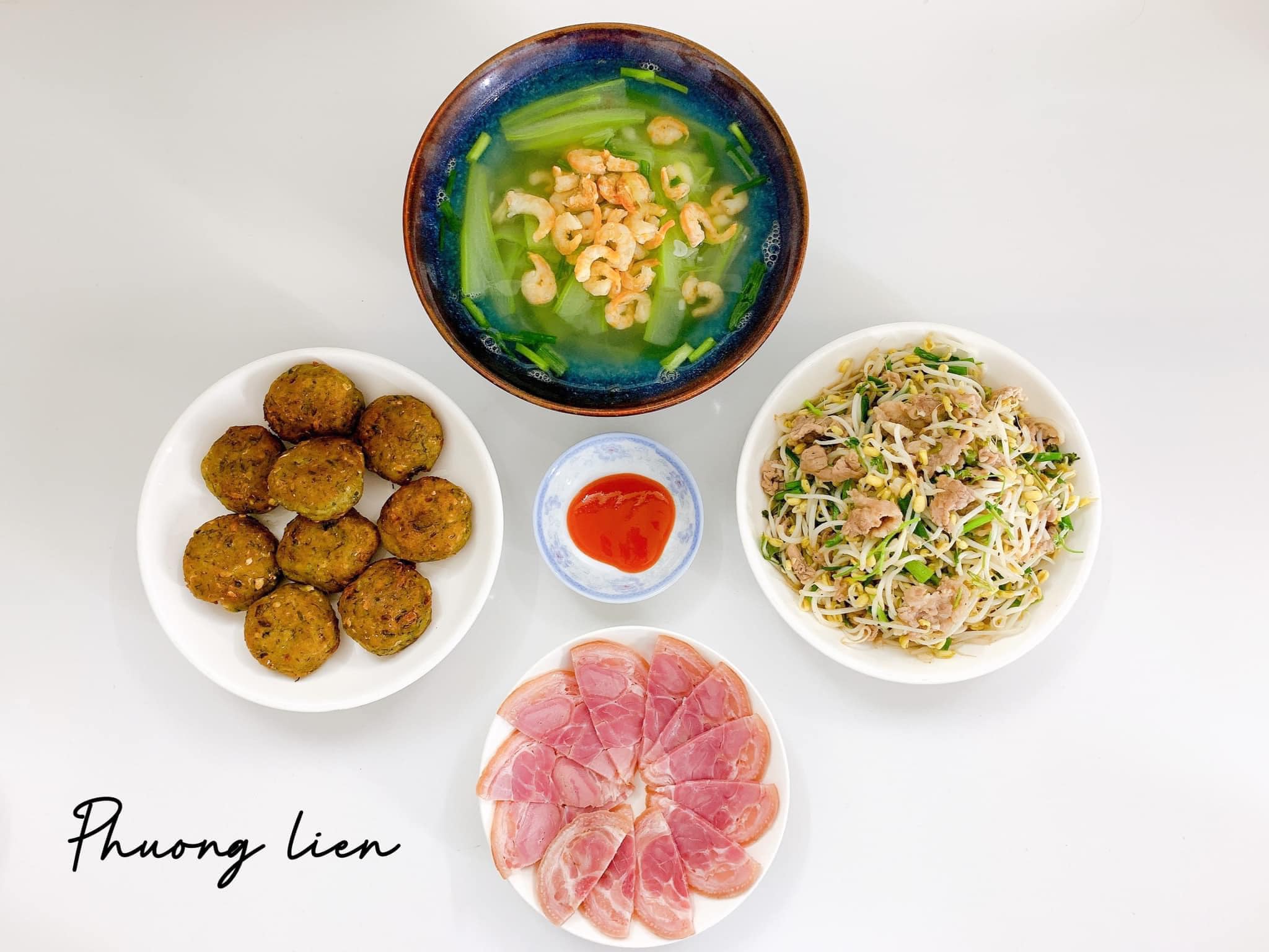Chả cá - Thịt bò xào giá - Chân giò ủ muối - Canh bầu nấu tôm khô