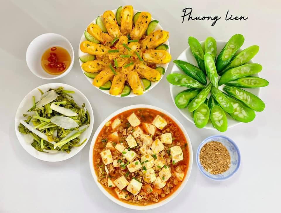 Đậu phụ Tứ Xuyên - Trứng chiên mắm tỏi - Lặc lè luộc chấm muối vừng - Dưa chua