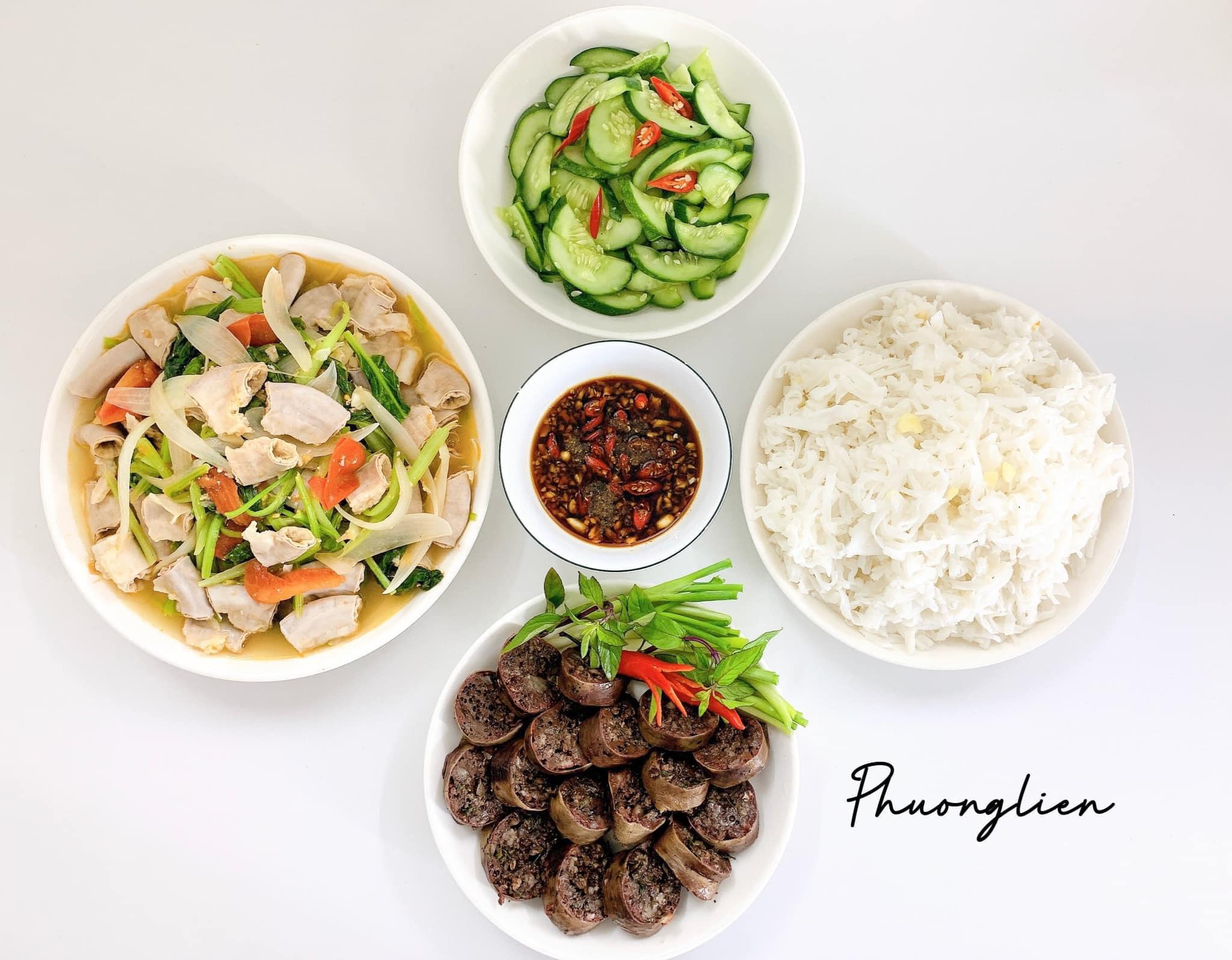 Phở xào lòng - Dồi lợn