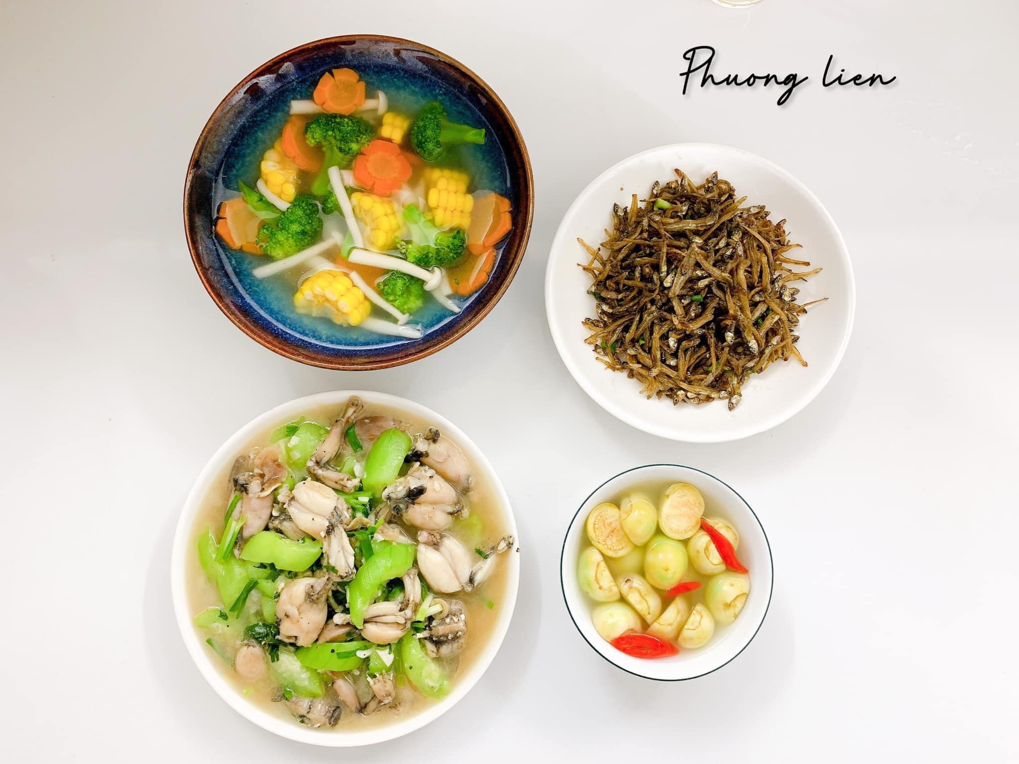 Ếch xào mướp - Cá cơm xào chua ngọt - Canh rau củ thập cẩm - Cà muối