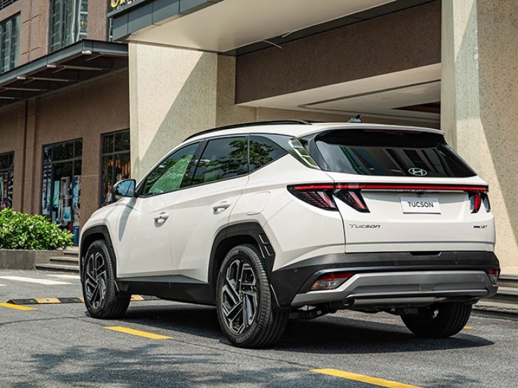 Giá xe Hyundai Tucson niêm yết và lăn bánh tháng 5/2025