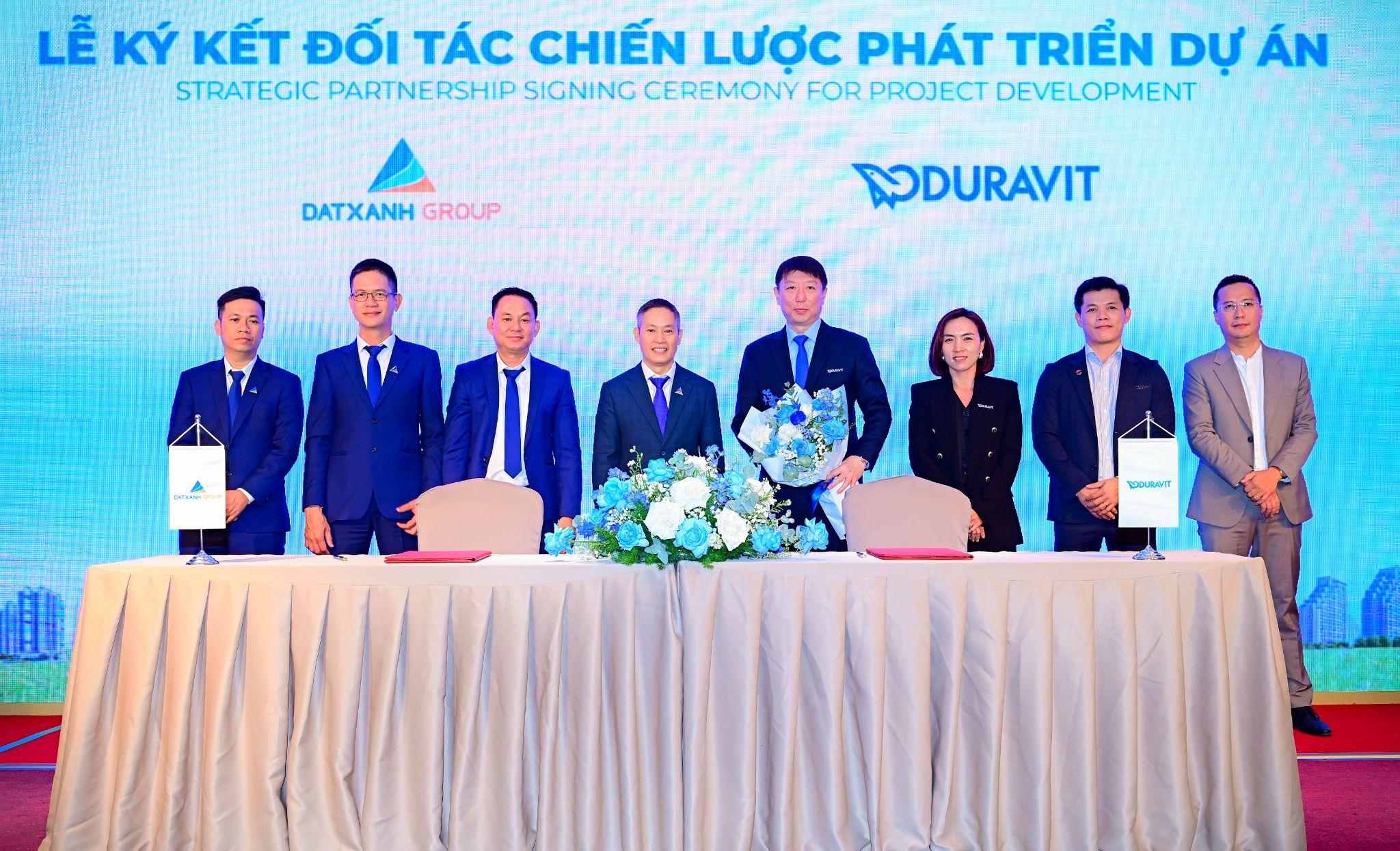 Đại diện từ Duravit Việt Nam và Tập đoàn Đất Xanh