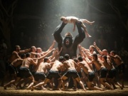 100 đàn ông không hạ nổi King Kong, mạng xã hội điên đảo